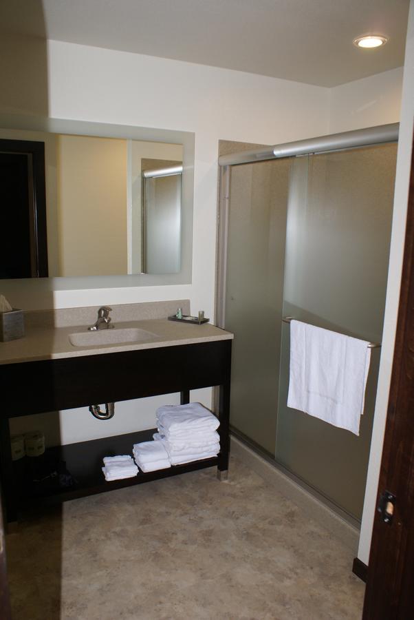 Boarders Inn & Suites By Cobblestone Hotels - Syracuse Eksteriør billede