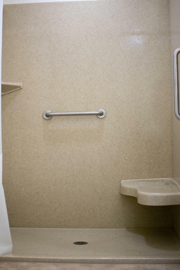 Boarders Inn & Suites By Cobblestone Hotels - Syracuse Eksteriør billede