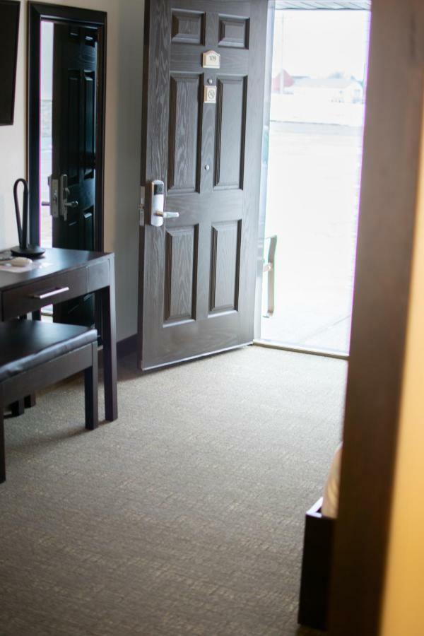 Boarders Inn & Suites By Cobblestone Hotels - Syracuse Eksteriør billede